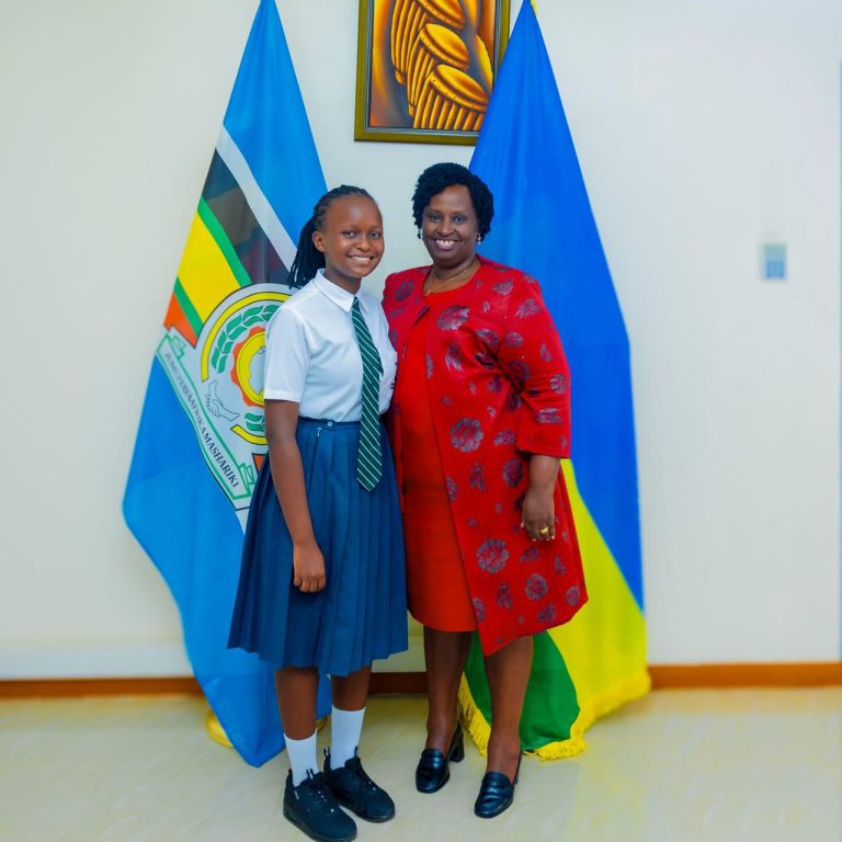 Dr Kaitesi yashimiye Kagorora wahize abanyeshuri mu kwandika kuri EAC
