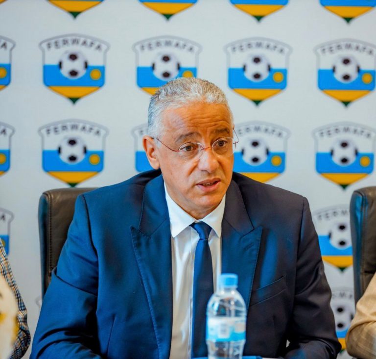 Adel Amrouche watoje Amavubi yareze FERWAFA muri FIFA