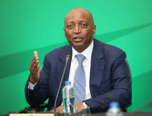 Motsepe yibukije Senegal yambuwe igikombe uburenganzira bwo kurega muri CAS