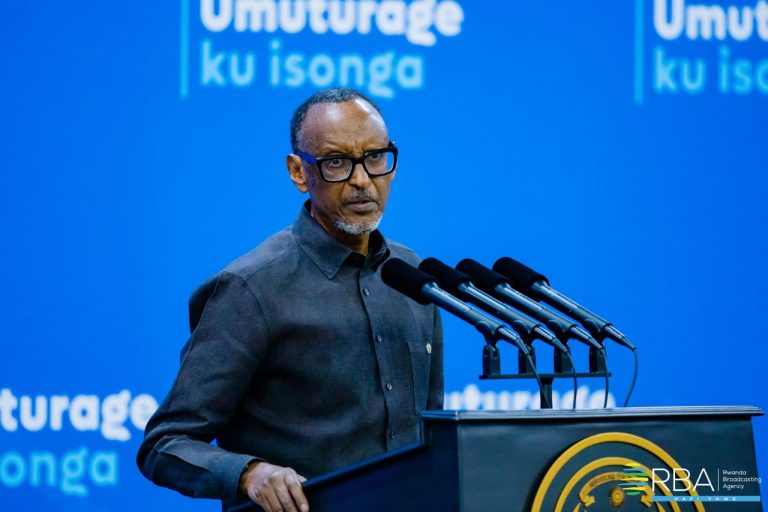 Perezida Kagame yabajije abayobozi barya ruswa impamvu bigereranya n’ikibi