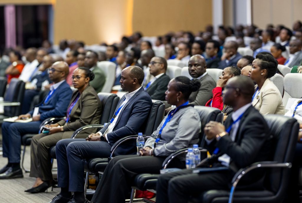Abayobozi bakanguriwe kumenya no gushakisha amakuru yaho bayobora