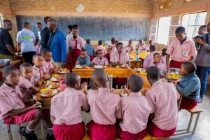 Ruhango: Ifunguro rya saa sita ryakemuye ikibazo cy’abana bata amashuri&nbsp;
