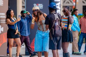 Urubyiruko rwo mu mahanga rwanyuzwe no kwitabira igitaramo cya Doja Cat i Kigali