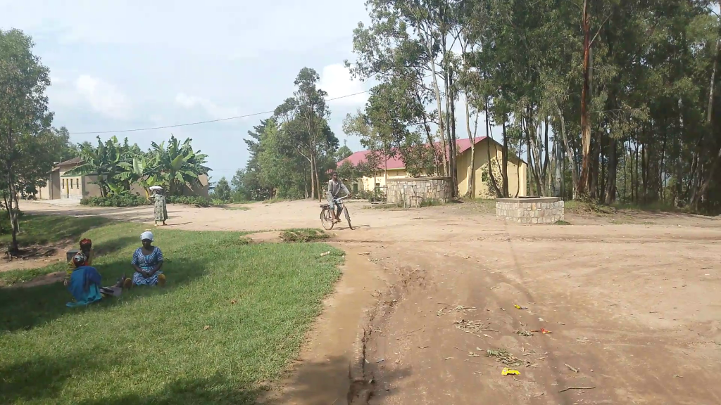 Kamonyi: 12 bakekwaho gutega abaturage bakabambura batawe muri yombi
