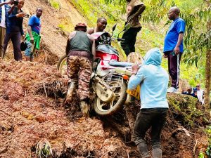 Nyamagabe: Umuhanda wangijwe n’imvura ugiye kongera kuba nyabagendwa