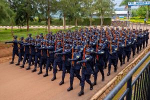 Perezida Kagame yazamuye mu ntera Abapolisi 5,746 barimo 5 bahawe ipeti rya CP 