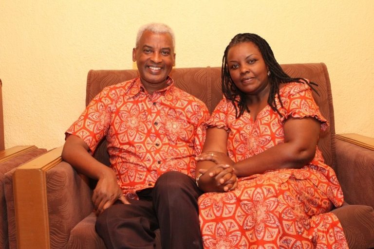 Umuhanzi Ngarambe yateye imitoma umugore we amwifuriza isabukuru nziza
