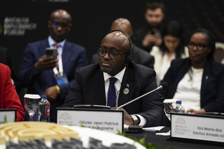 Biyita FDLR ariko baracyari abajenosideri – Minisitiri Nduhungirehe