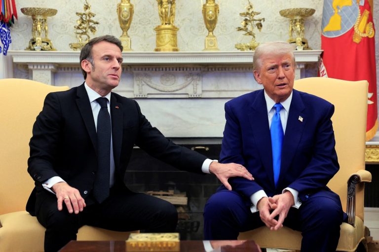 Perezida Trump yacyuriye Macron ko akubitwa n’umugore