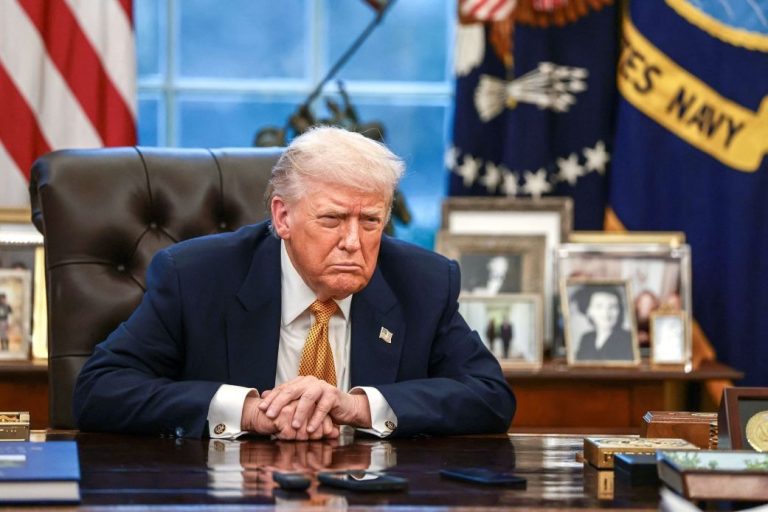 Perezida Trump yemeye ko yahaye intwaro abigaragambyaga muri Iran