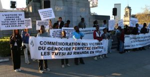 Abanyarwanda baba mu Bubiligi bibutse Jenoside yakorewe Abatutsi hanakosorwa ibyanditse ku rwibutso