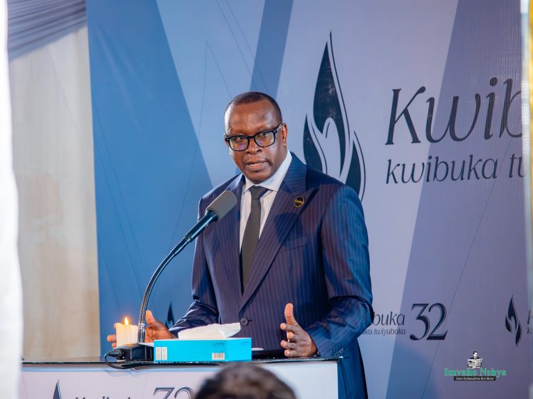 Dr. Bizimana yanenze Abanyamakuru batigira ku mateka ya Jenoside