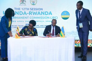 U Rwanda na Uganda byasinyanye amasezerano ane y’imikoranire