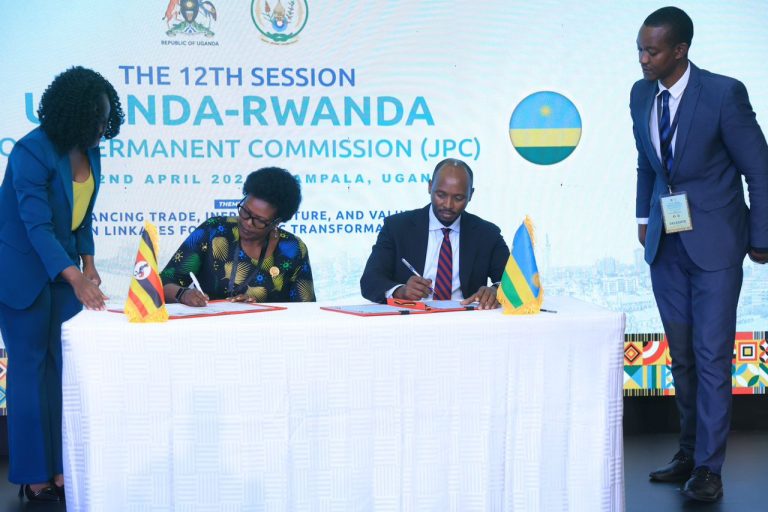 U Rwanda na Uganda byasinyanye amasezerano ane y’imikoranire