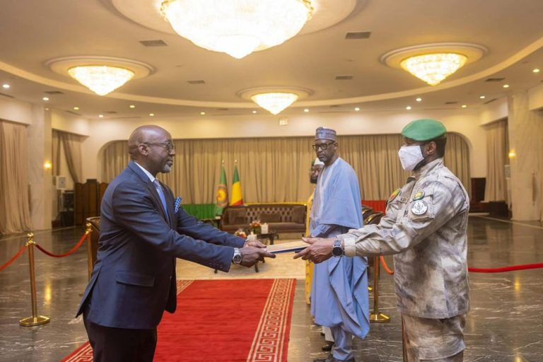 Ambasaderi Festus Bizimana yatanze impapuro zimwemerera guhagararira u Rwanda muri Mali