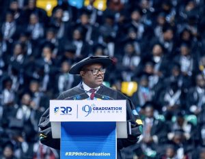 Dr. Nsengiyumva yasabye abarangirije muri RP kudakangwa n’ibihe