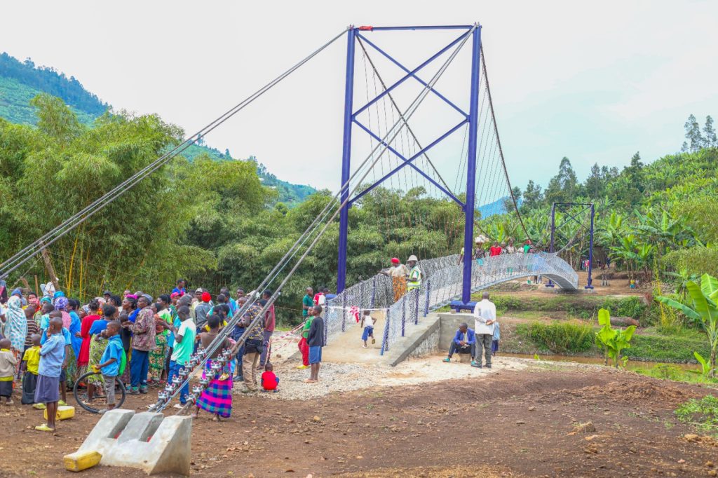 Nyabihu – Gakenke: Abaturage bishimira ikiraro cyo mu kirere bubakiwe kibahuza