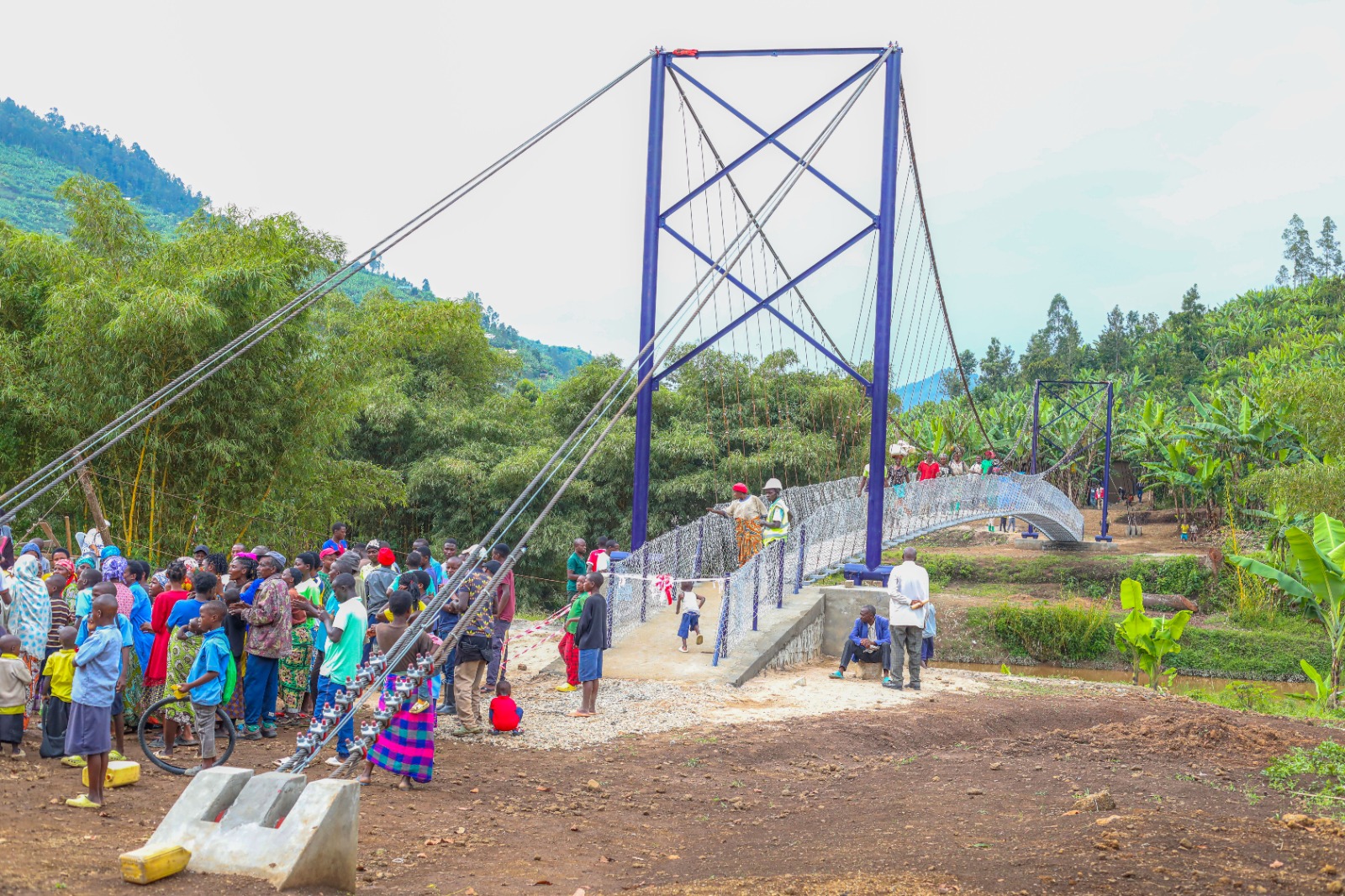 Nyabihu – Gakenke: Abaturage bishimira ikiraro cyo mu kirere bubakiwe kibahuza