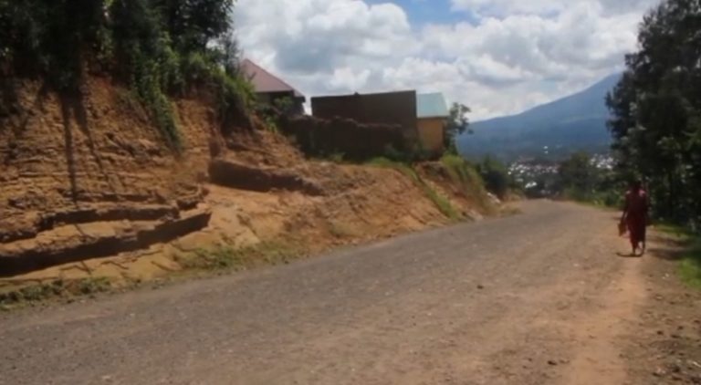 Musanze: Babangamiwe n’ikorwa ry’umuhanda Kabilizi – Shashi – Butare wabasize mu manegeka
