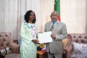 Perezida wa Comoros yashyikirijwe ubutumwa bwa Perezida Kagame