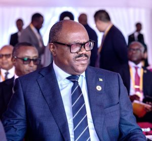 Dr Nsengiyumva yahagarariye Perezida Kagame mu irahira rya Perezida Museveni