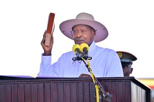 Uganda: Perezida Museveni yarahiriye guhashya  abayobozi barya ruswa