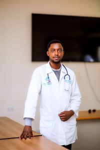 Umusizi Ira Badena mu rugendo rwo gufatanya ubuhanzi n’ubuganga