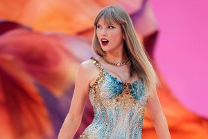 Taylor Swift wahataniraga ibihembo 8 muri American Music Awards yatashye amara masa