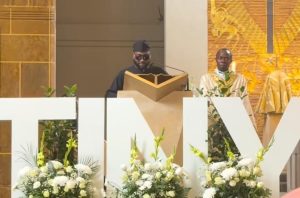 Urupfu ruraryana ariko rurigisha Davido asezera ku nshuti ye Tiny