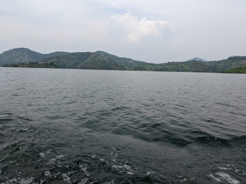 Karongi: Umwarimu wigishaga ikoranabuhanga yarohamye mu Kivu arapfa  