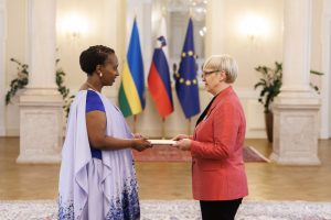 Amb. Urujeni yatanze impapuro zo guhagararira u Rwanda muri Slovenia 