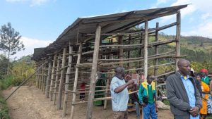 Gakenke: Abahinzi bahangayikishijwe n’ubwanikiro bushaje bwabateza impanuka