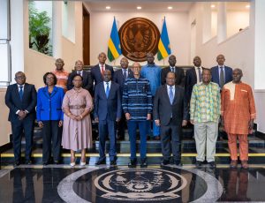 Perezida Kagame yakiriye inzobere mu bijyanye n’Itegeko Nshinga muri EAC