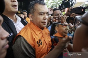 Indonesia: Minisitiri wamaze amasaha icumi ahatwa ibibazo yafunzwe