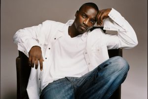 Akon yatangaje ko kuba umuhanzi gusa bitaguha amafaranga