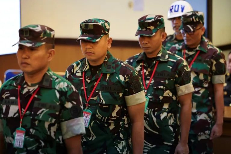 Indonesia: Abasirikare 4 bakatiwe igifungo bazira kumenaho umuntu aside