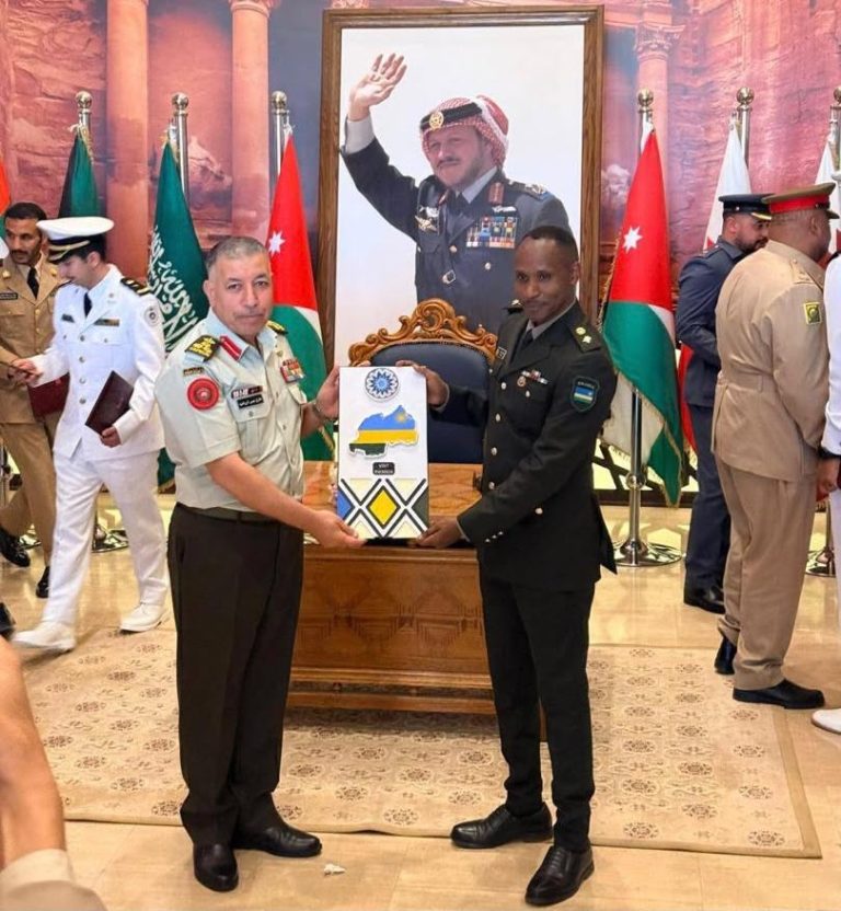 Umunyarwanda yasoje amasomo ya gisirikare muri Jordanie