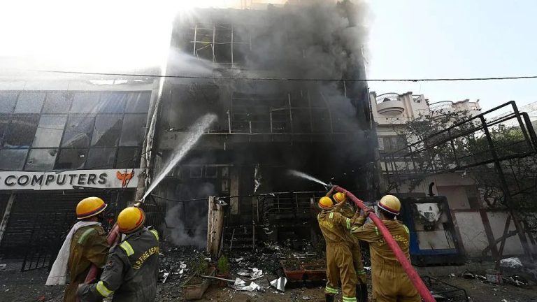 Hatangijwe iperereza ku nkongi yahitanye abantu 15 mu Buhinde