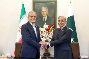 Perezida wa Iran ari mu ruzinduko rwa mbere kuva yagabwaho ibitero