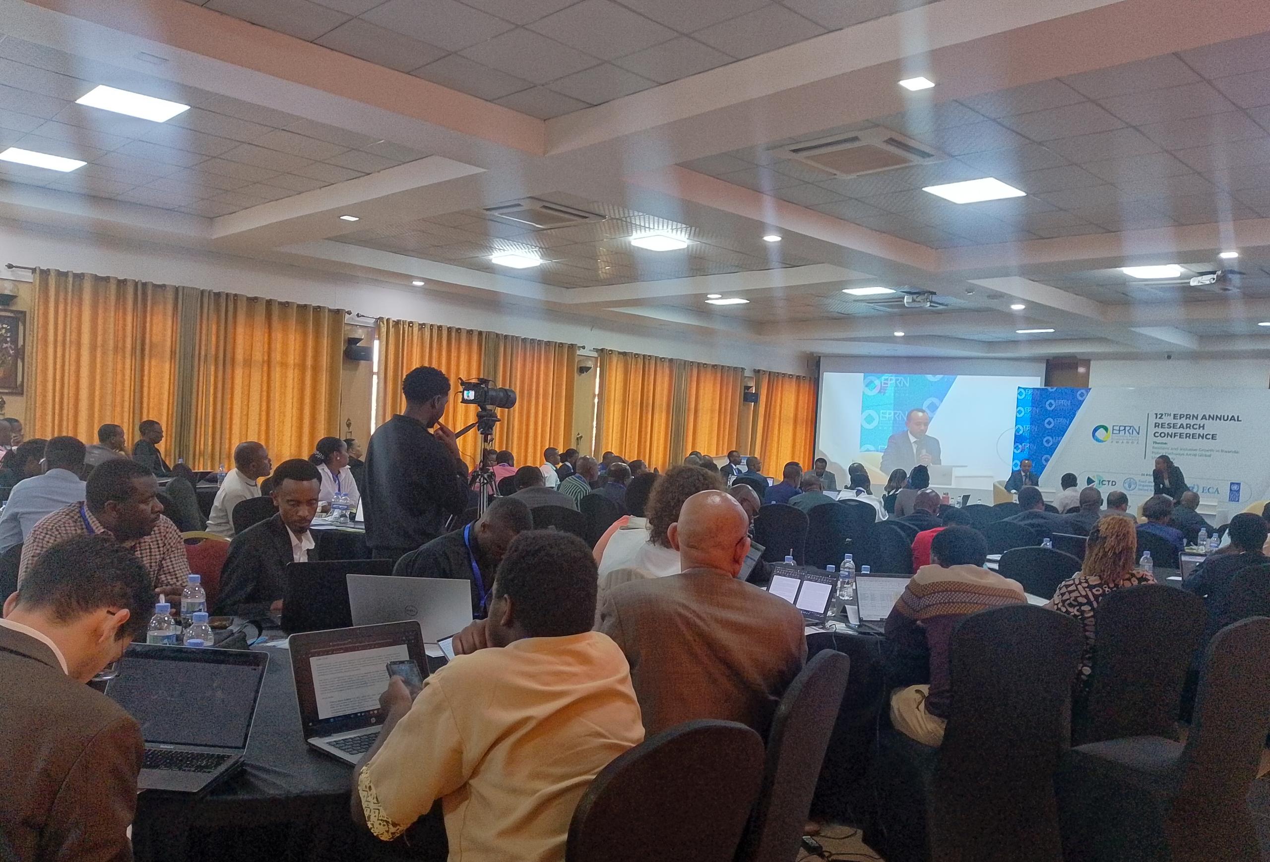 Kigali: Abarenga 300 bariga uko u Rwanda rwahangana n’ihungabana ry’ubukungu