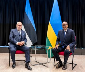 Perezida Kagame yaganiriye na mugenzi we uyobora Estonia