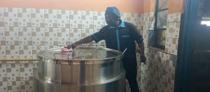 Amajyaruguru: Gutekesha gaze mu mashuri byagabanyije ikoreshwa ry’inkwi