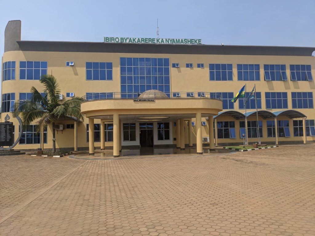 Nyamasheke: Babiri bakekwaho gutema umuntu bakamutwara asaga miliyoni batawe muri yombi