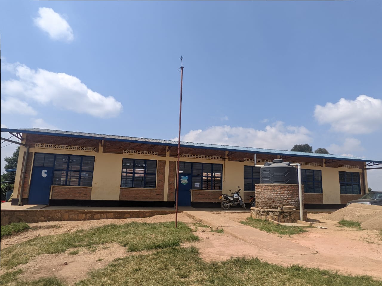 Karongi: Ishuri ryahombaga 300 000 Frw buri gihembwe ryubakiwe imirindankuba