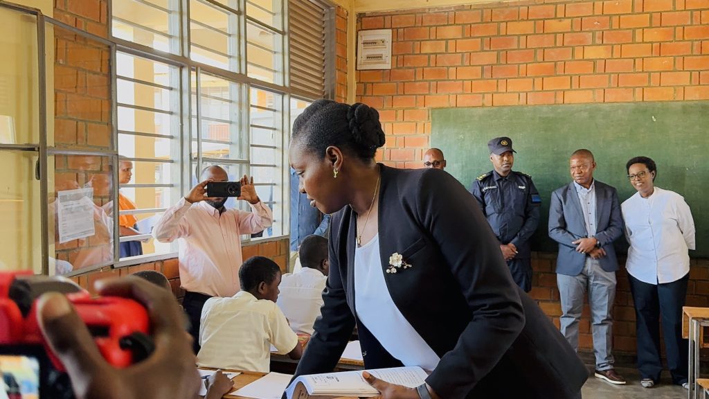 Abafite ubumuga batangiye ibizamini bya Leta basabiwe kwitabwaho by’umwihariko&nbsp;