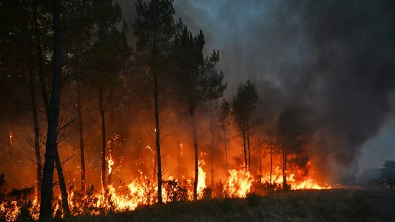 Abarenga ibihumbi 300 bamaze kwimurwa n’inkongi zibasiye u Bufaransa na Espagne