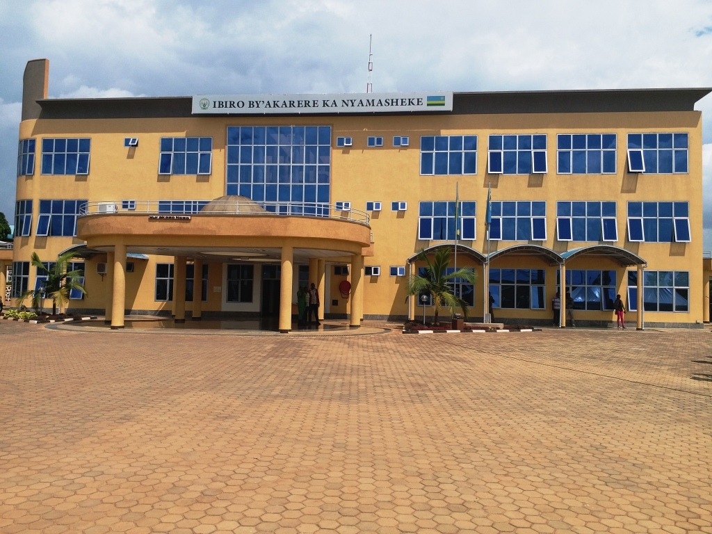 Nyamasheke: Impanuka ya Fuso yahitanye umwe n’inka 3