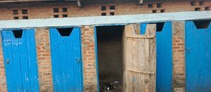 Gahunga: Ubwiherero buke bwo mu isoko buteza umwanda