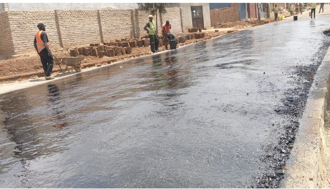 Kayonza: Abaturage bakusanyije miliyoni 21 Frw biyubakira umuhanda wa kaburimbo