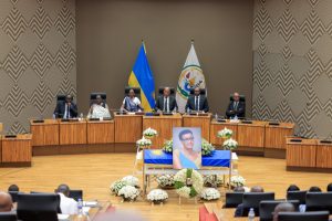 Perezida Kagame yashimye Senateri Mukabalisa witangiye Igihugu
